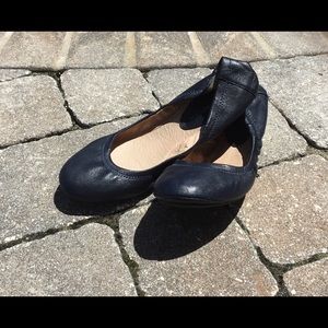 “antonio melani”. Flats